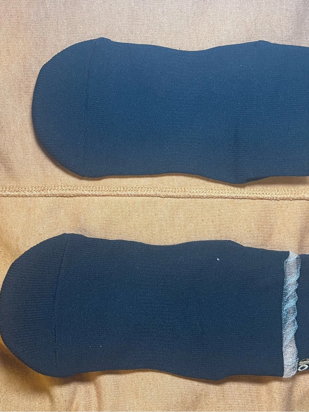 ALO Yoga Woman’s Pulse Grip Socks